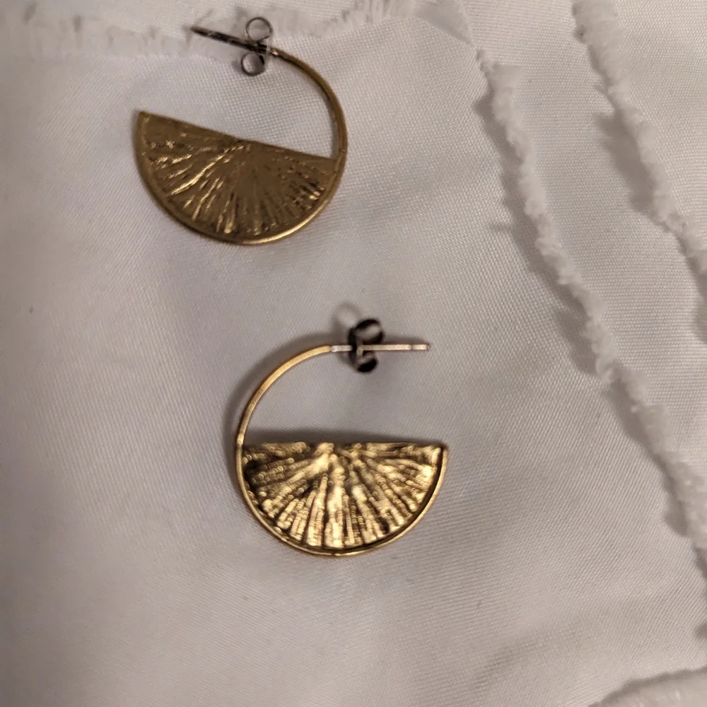 Gold tone half hoop pierced earrings - Picture 5 of 5